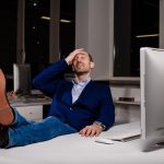 彼氏や好きな人が落ち込んでいる時はほっとく?励ます?接し方のコツ