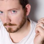 目がキラキラしている男性の心理とは？好きな人の前で目が輝く理由