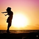 片思いを諦めるタイミングとは？諦める方法や身を引くべき状況を解説