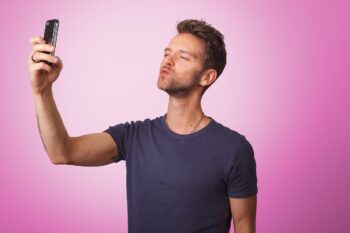 「女なら誰でもいい」という男の特徴や男性心理！セフレと本命は別？
